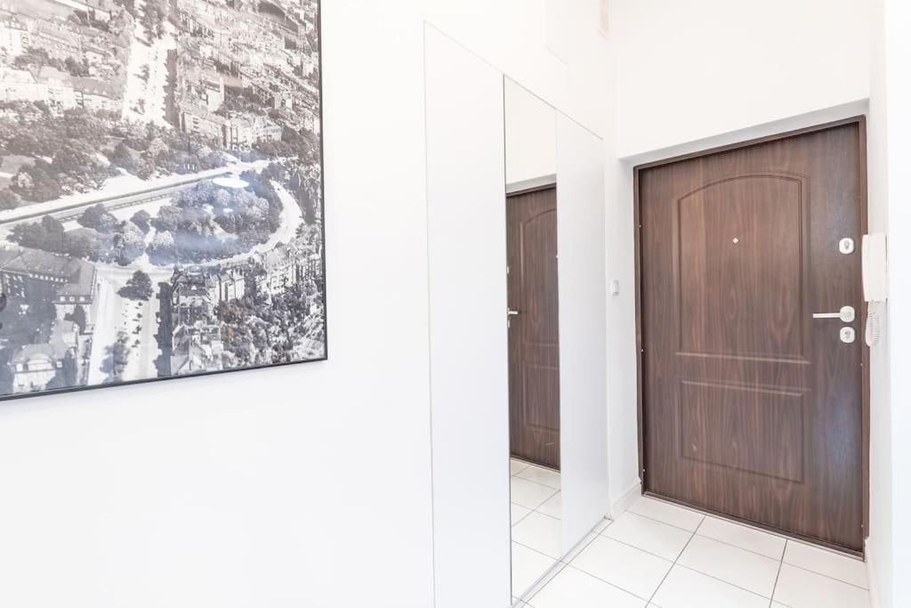Wyjatkowy Apartament Na Rynku Вроцлав Экстерьер фото
