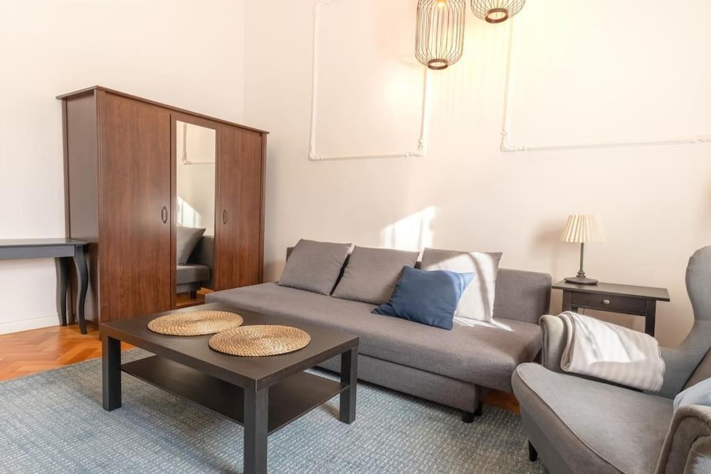 Wyjatkowy Apartament Na Rynku Вроцлав Экстерьер фото